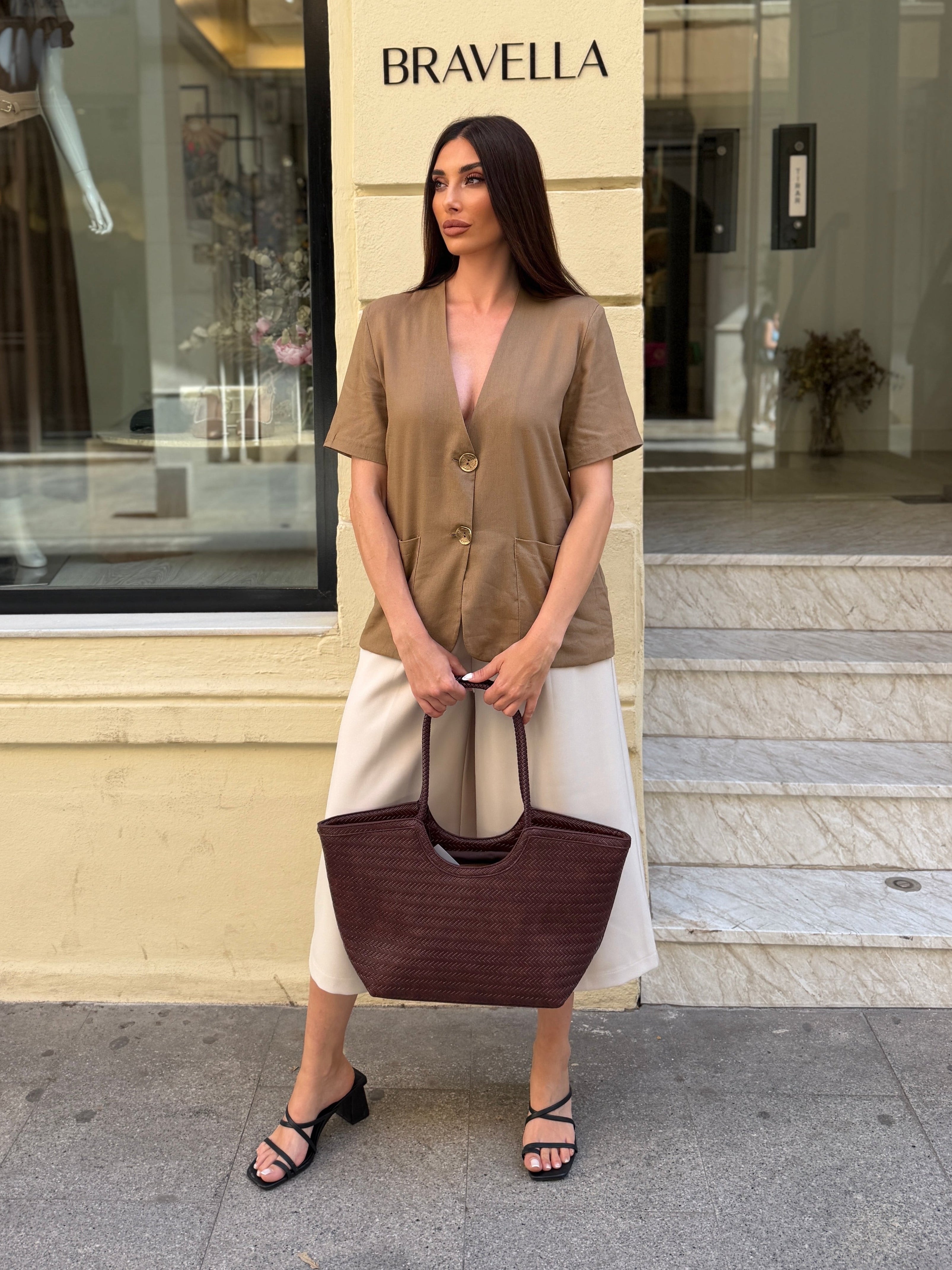 Chaqueta hombrera botones camel