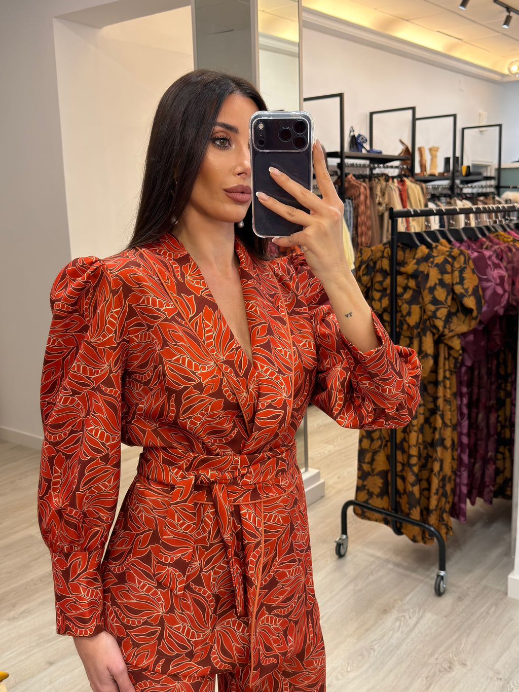 Conjunto naranja con lazo