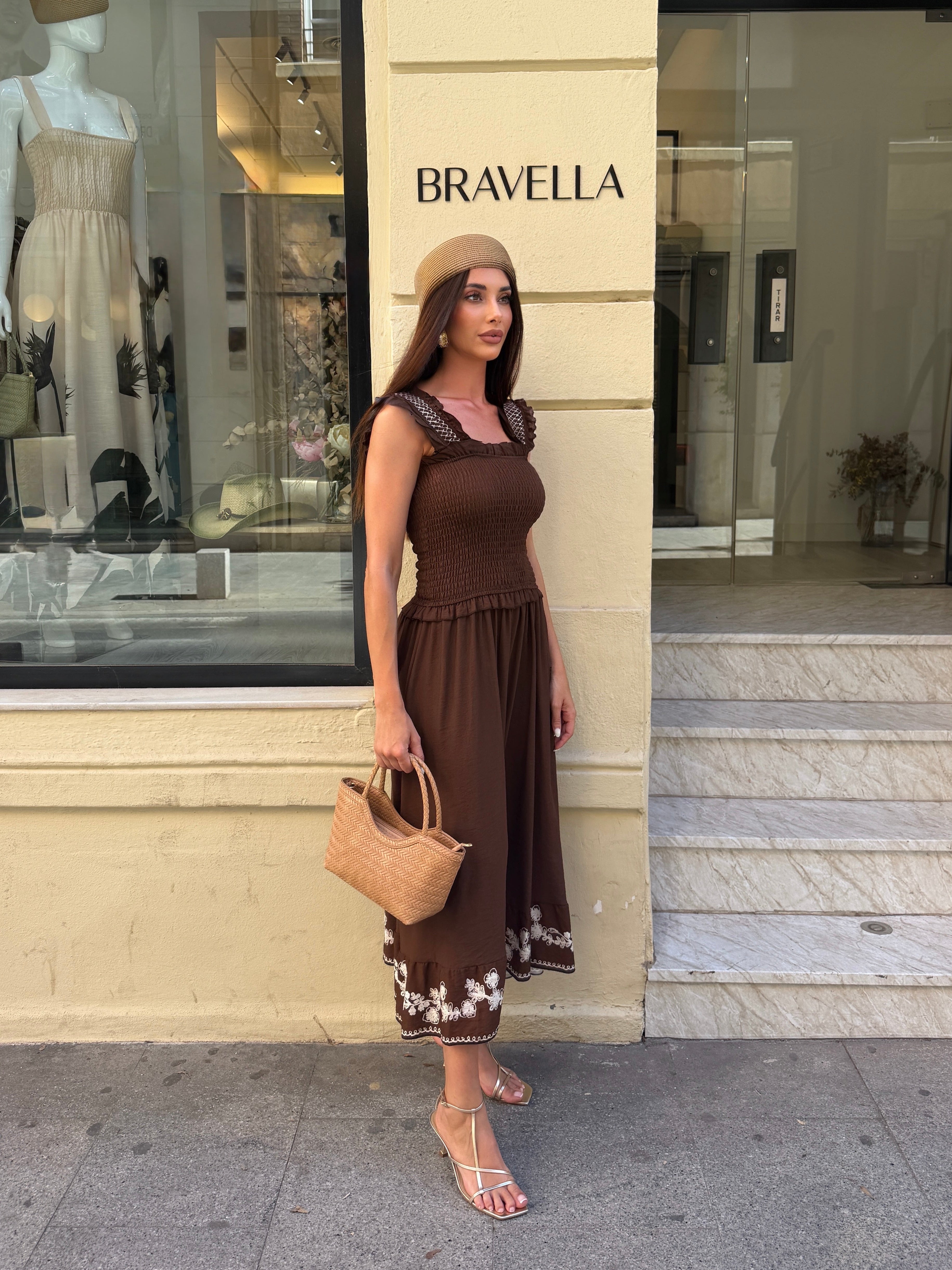 Vestido bordado chocolate
