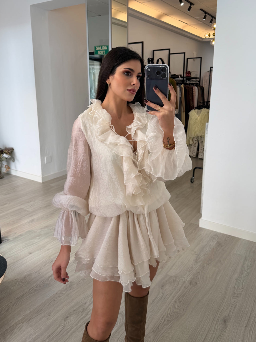 Vestido volantes beige