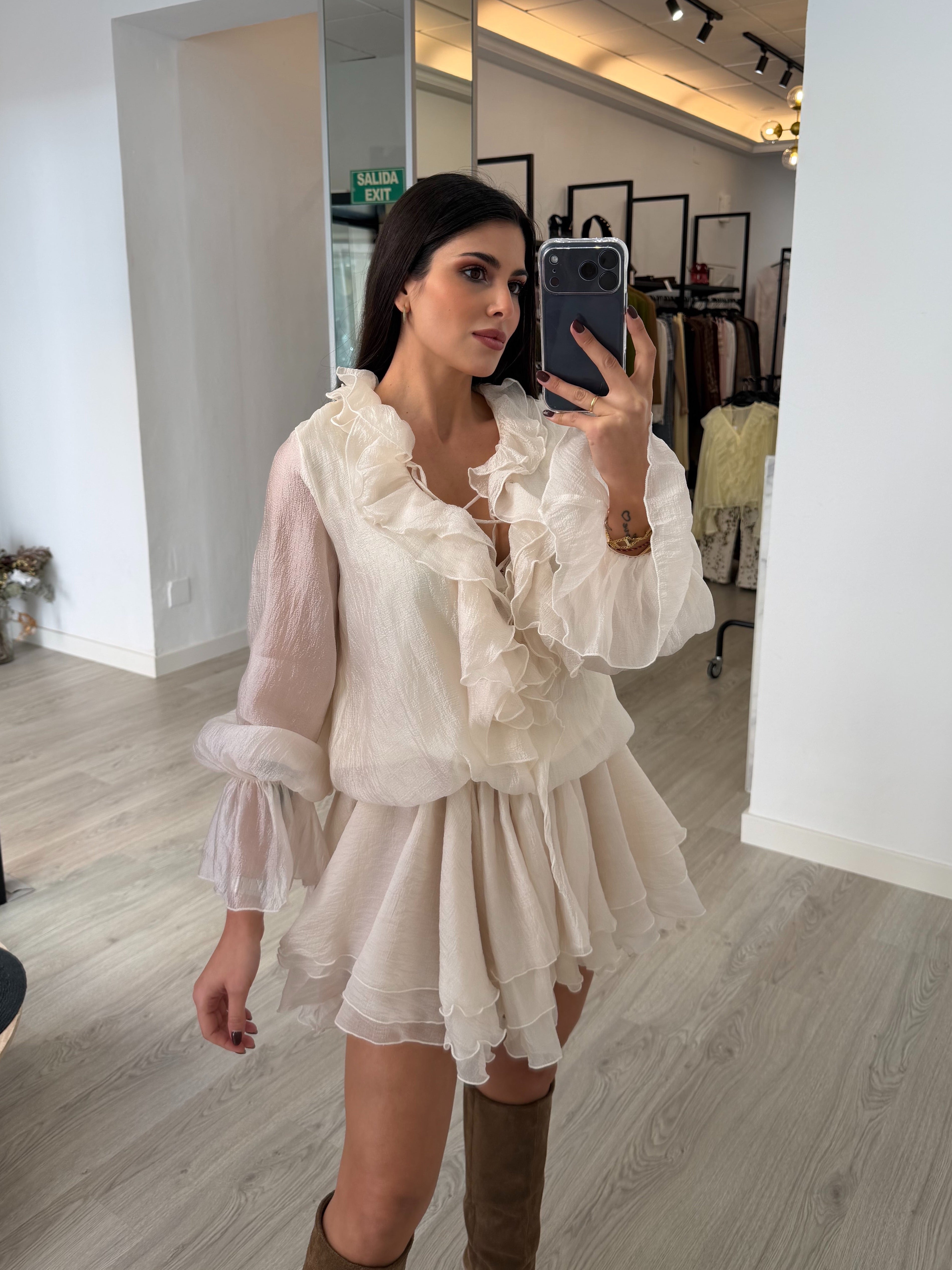 Vestido volantes beige
