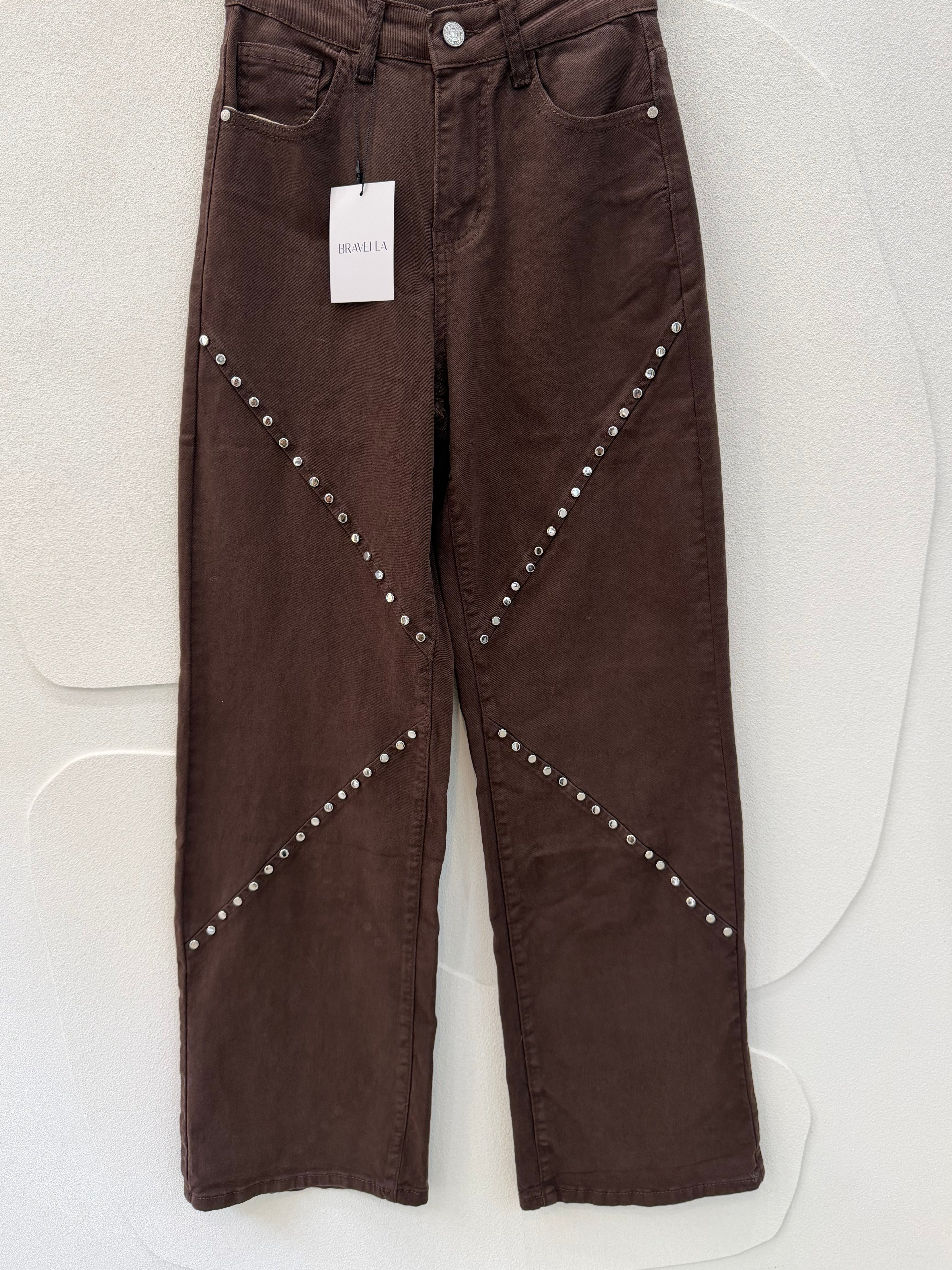 Pantalón tachuela chocolate