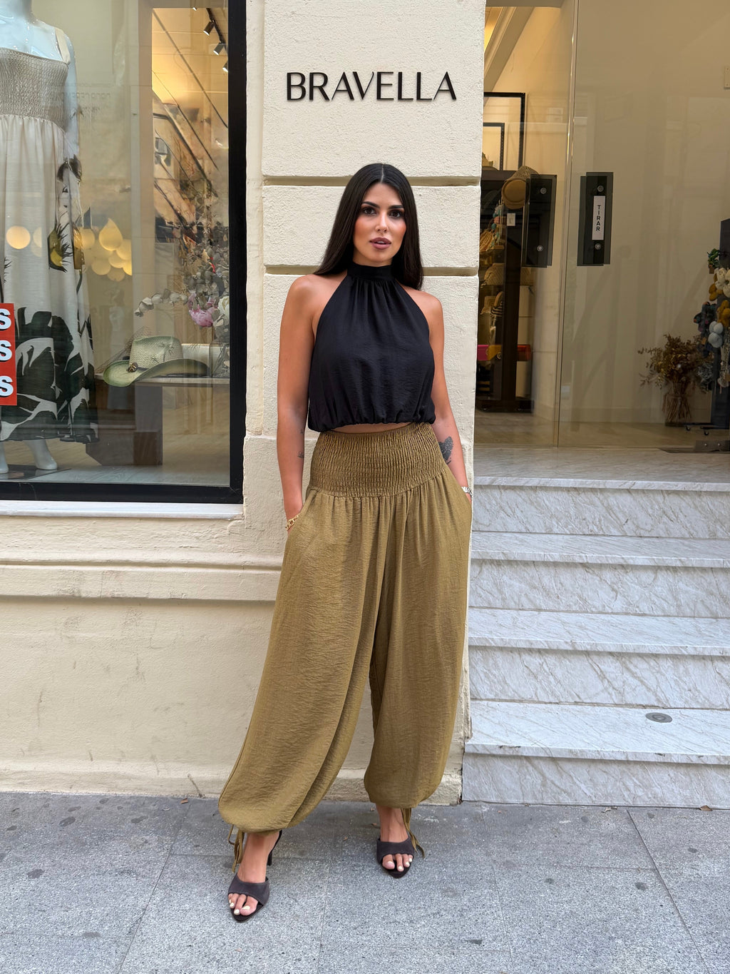 Pantalón fruncido oliva