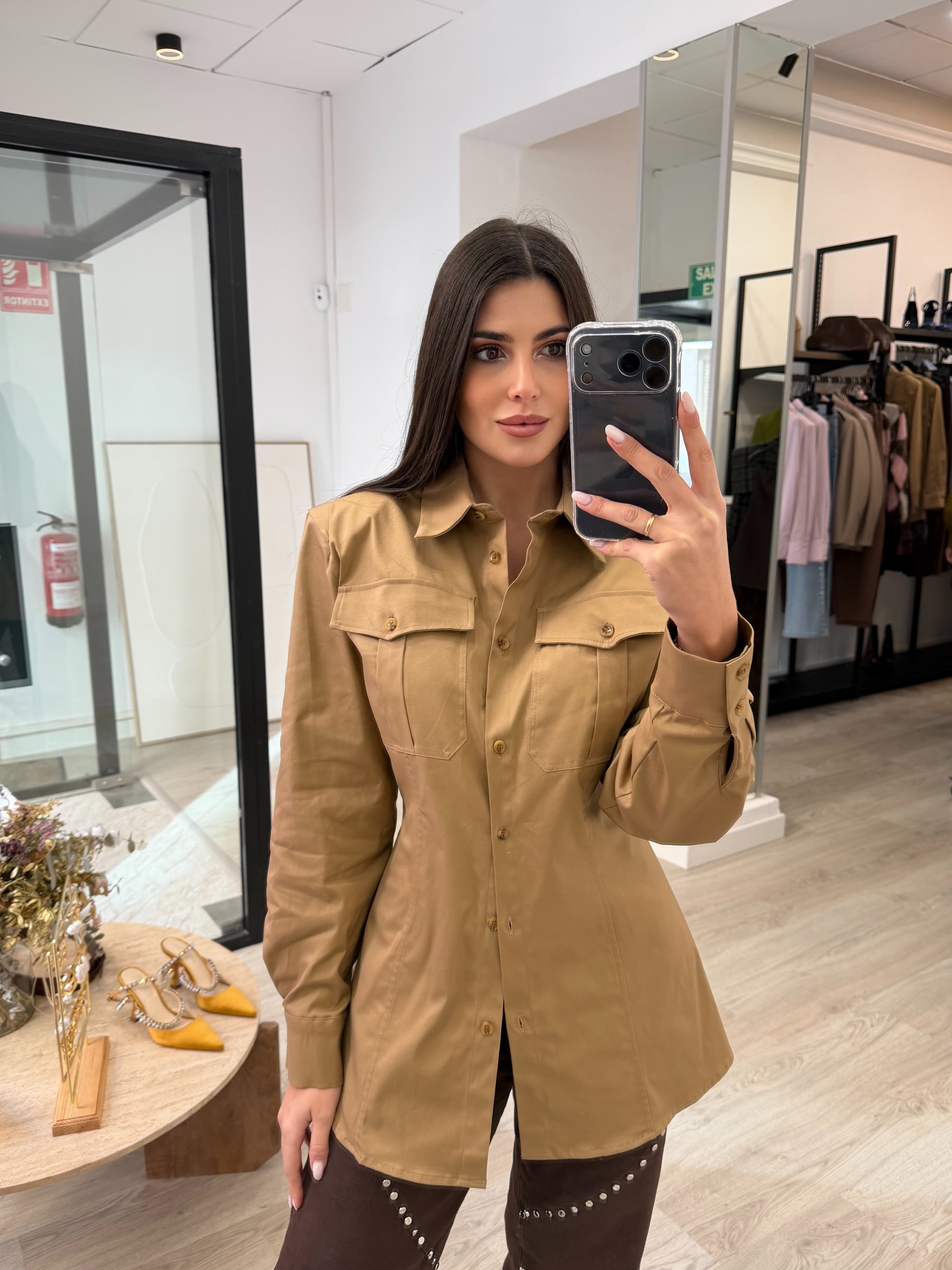 Camisa hombreras camel