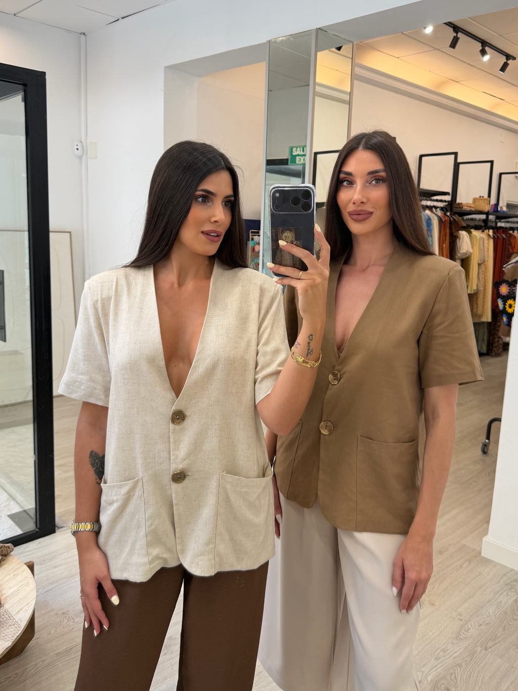 Chaqueta hombrera botones beige
