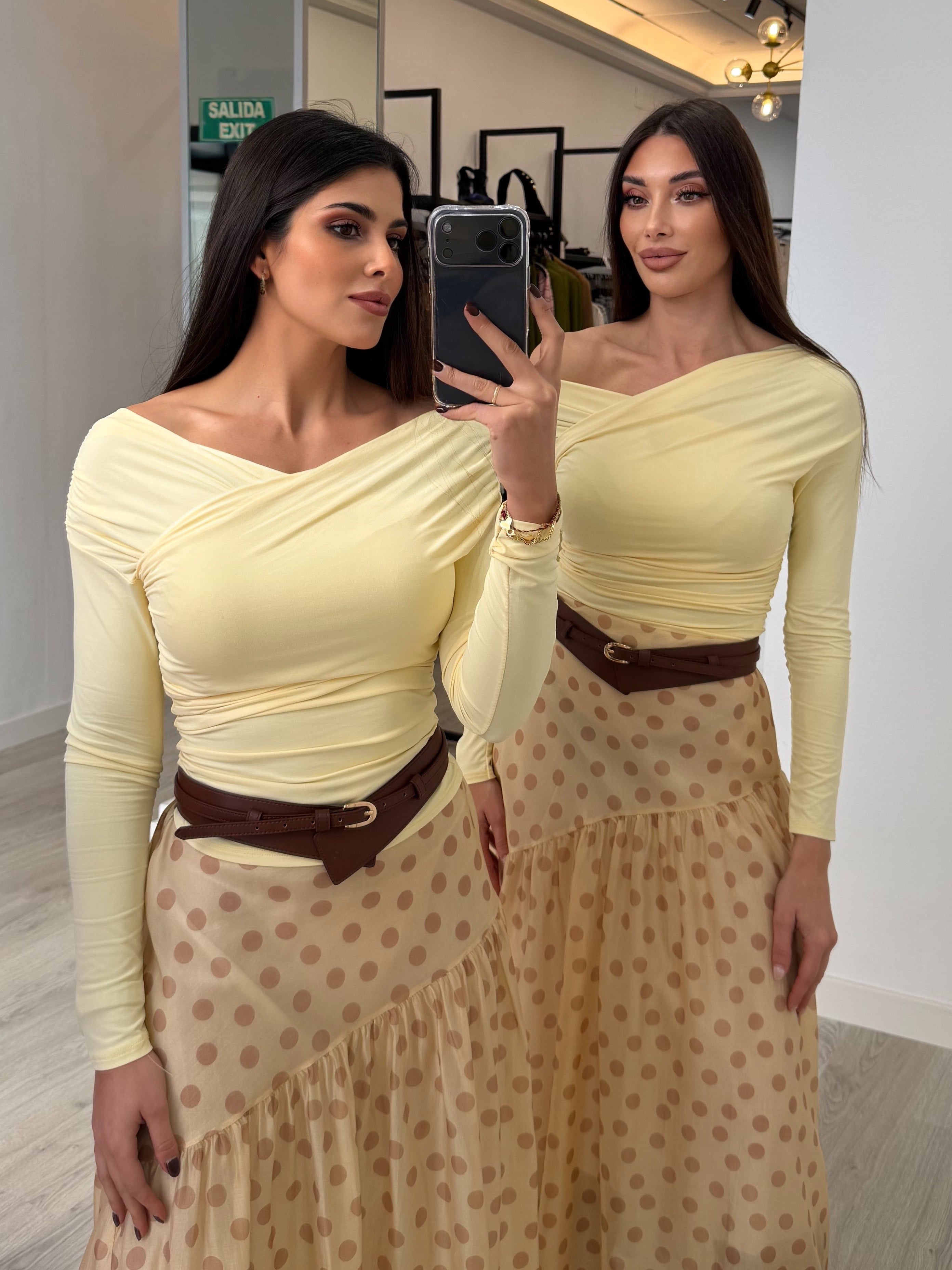 Top fruncido amarillo mantequilla
