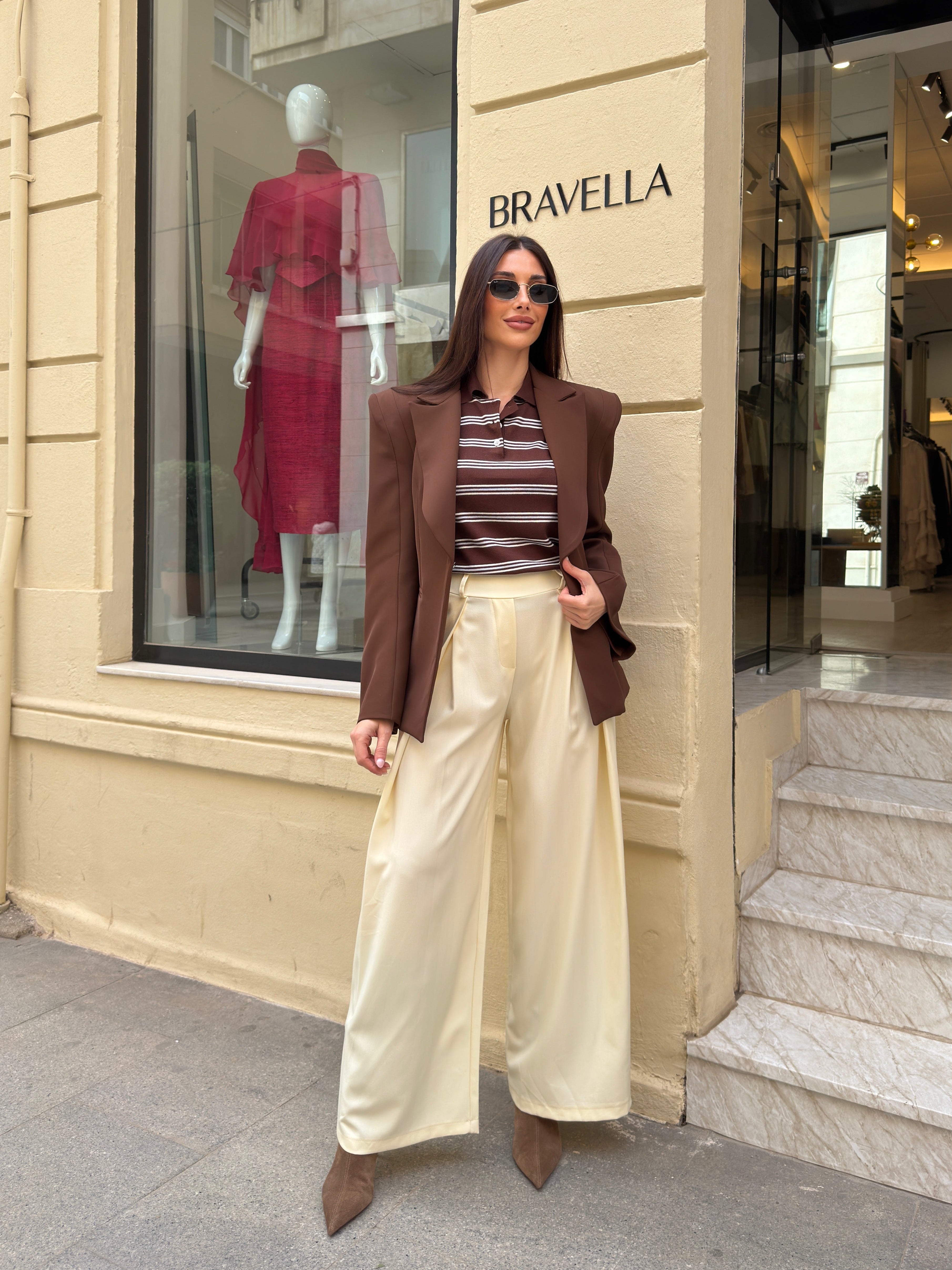 Pantalón amarillo mantequilla