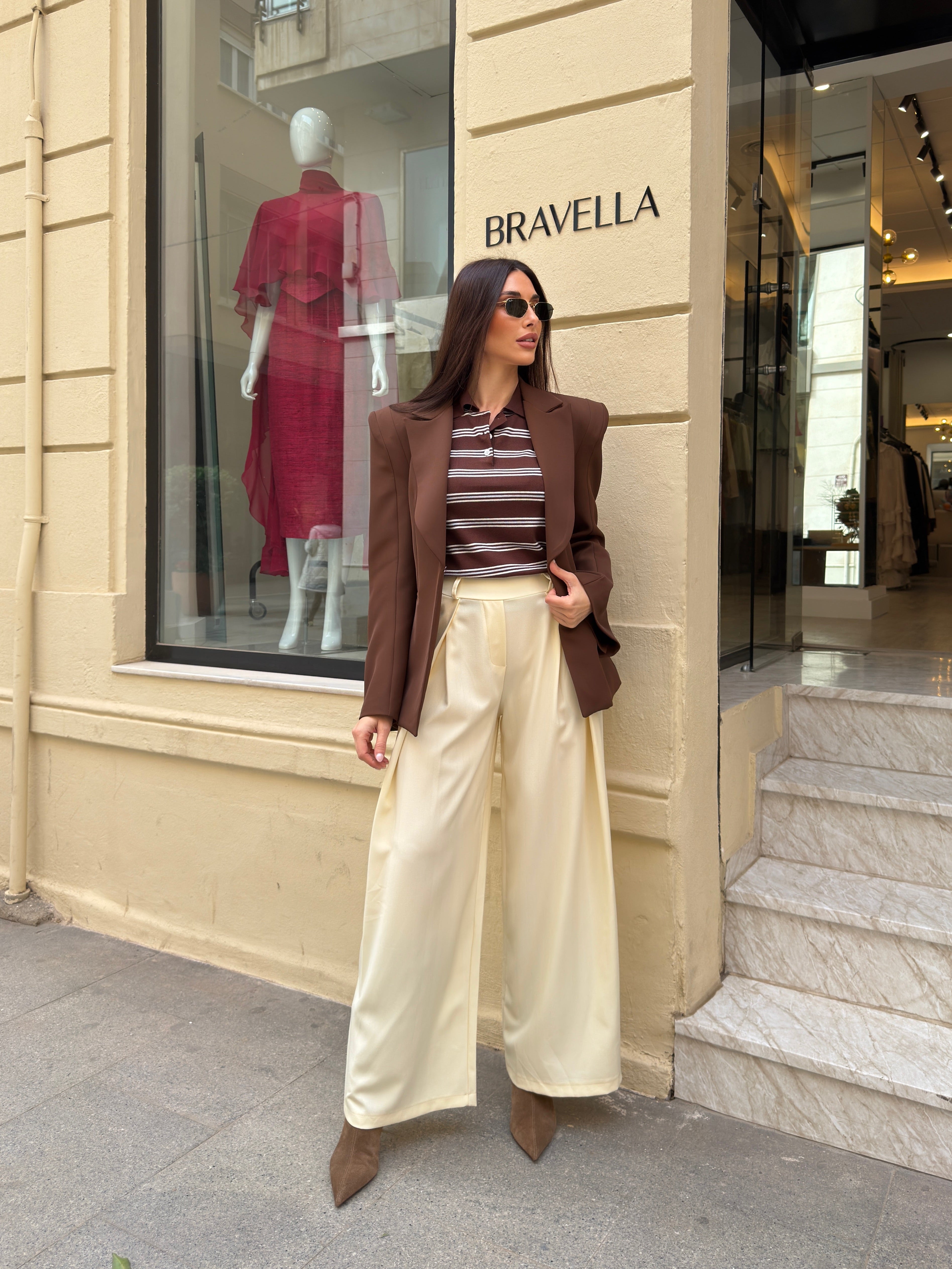 Pantalón amarillo mantequilla