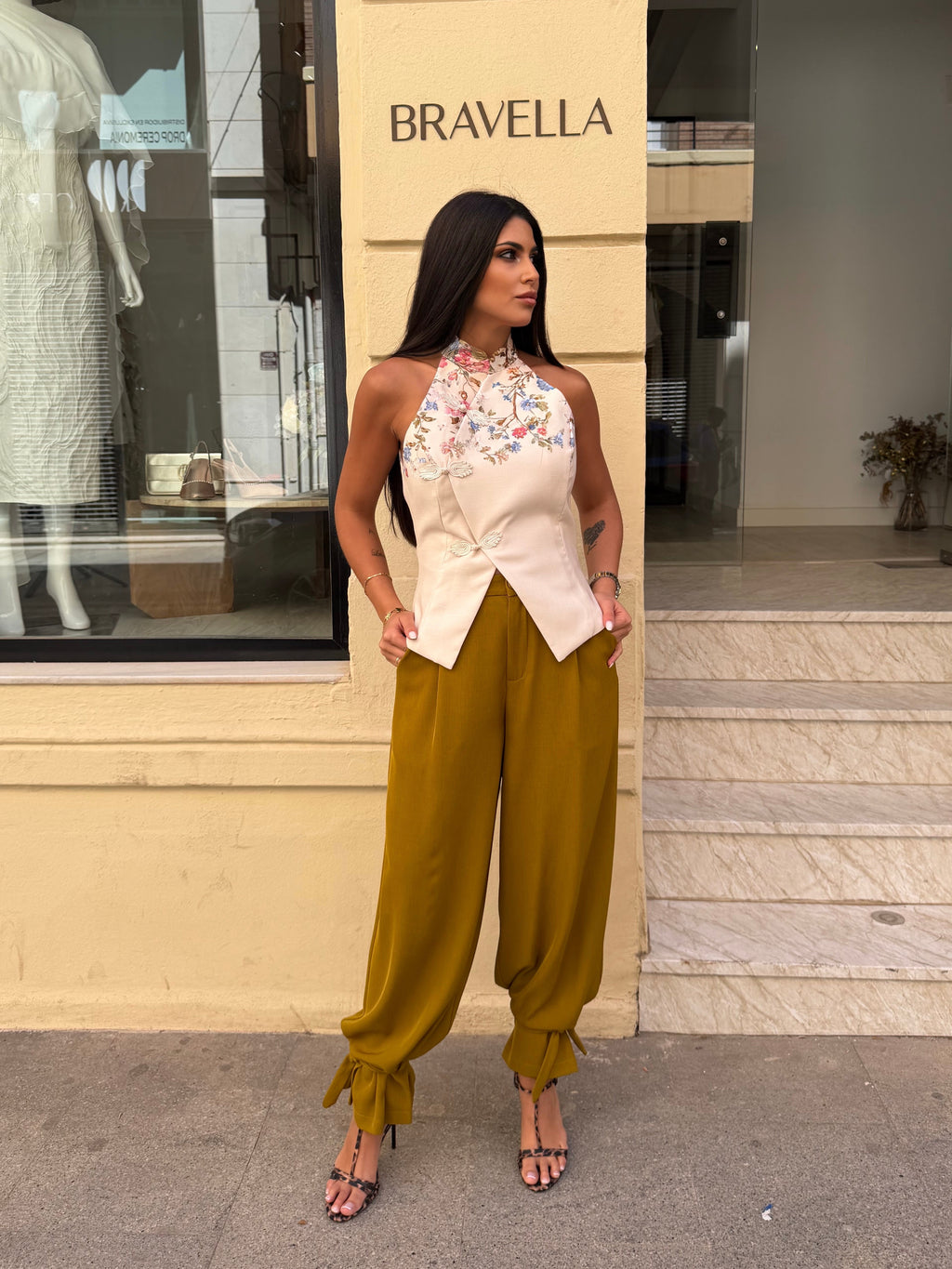 Pantalón fruncido oliva