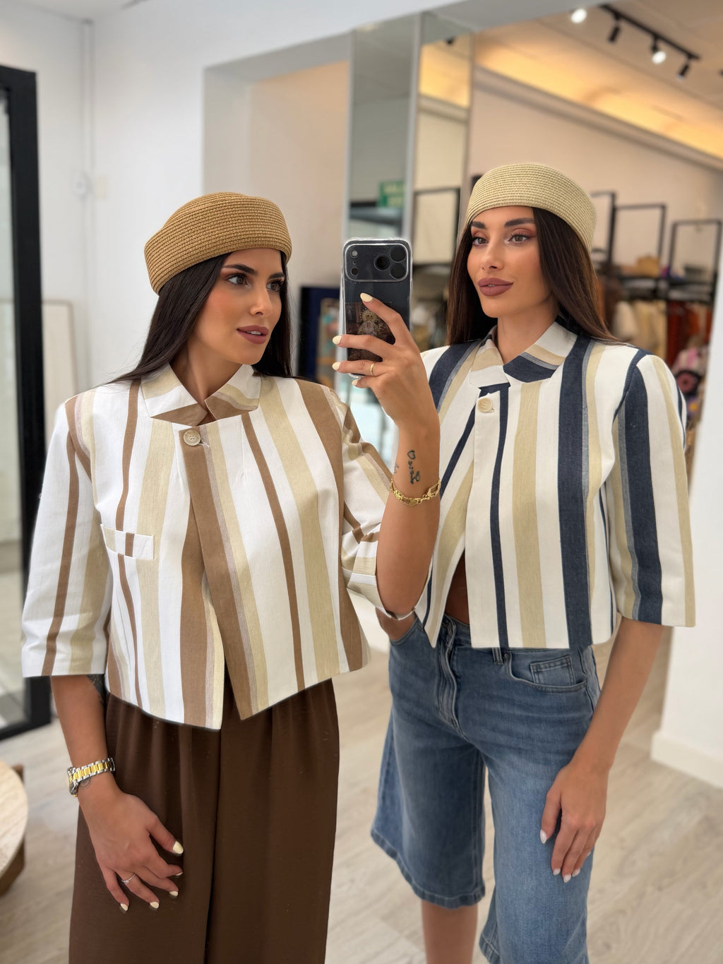 Chaqueta hombrera corta beige