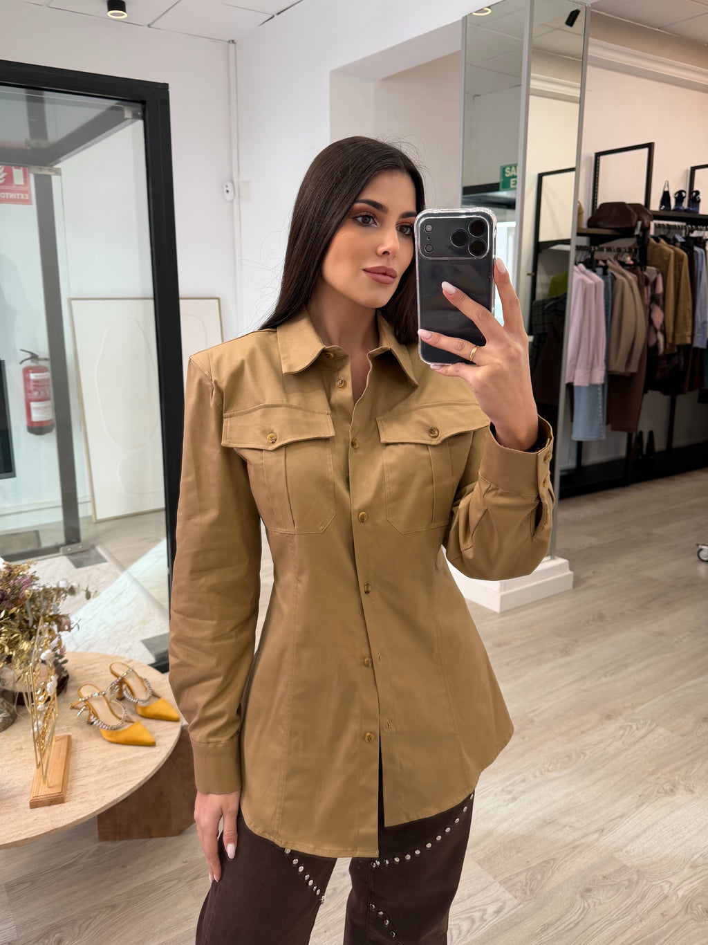 Camisa hombreras camel