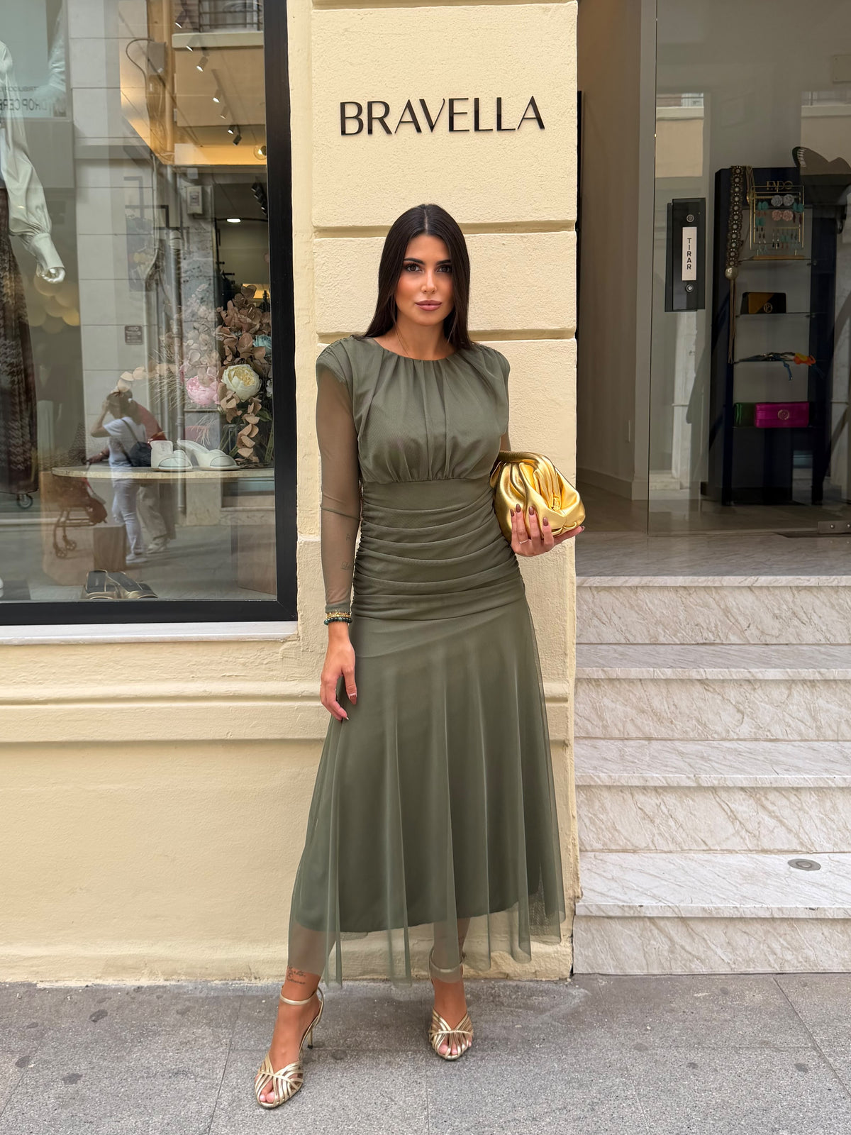 Vestido drapeado hombrera