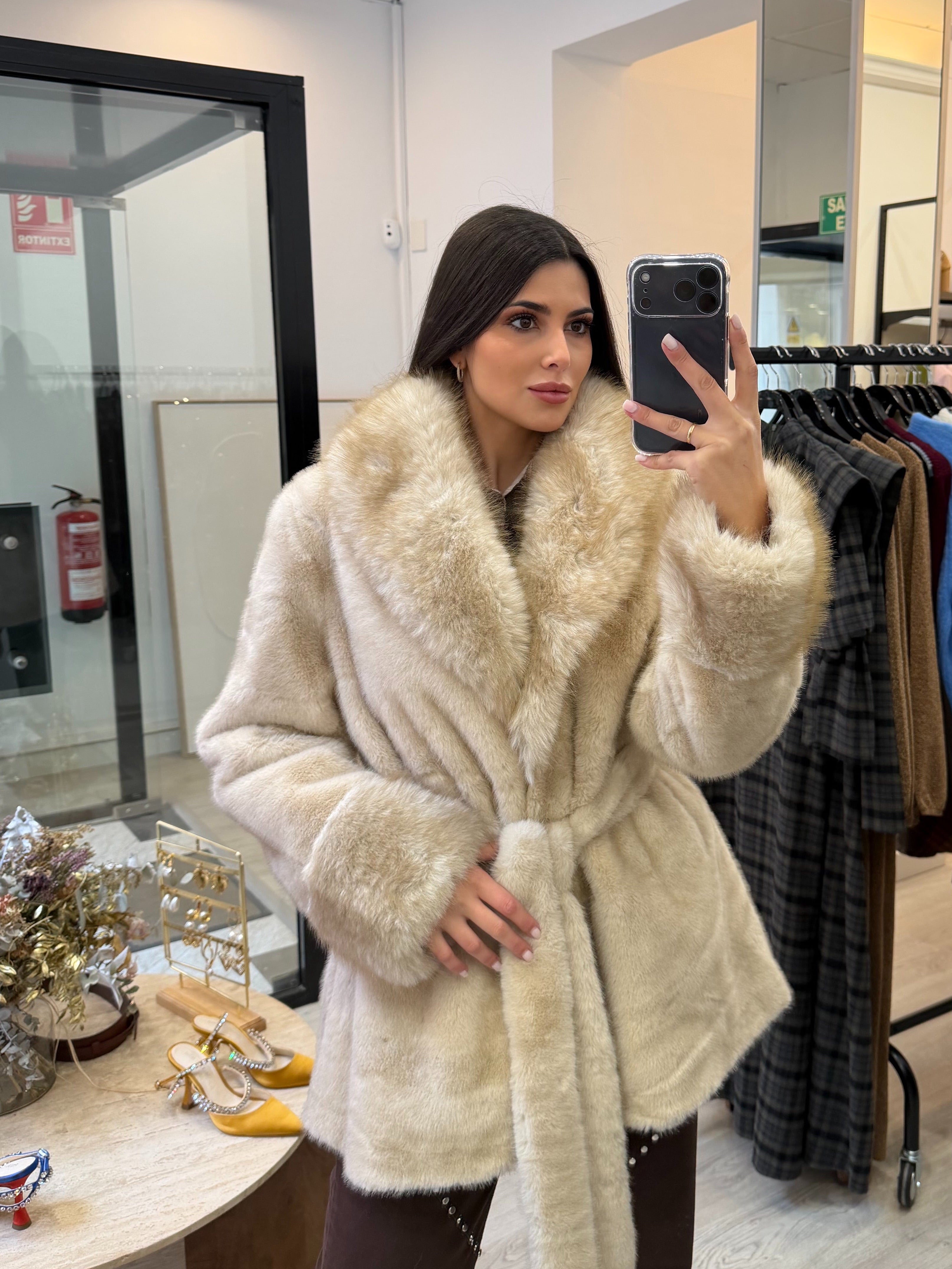 Abrigo de pelo beige