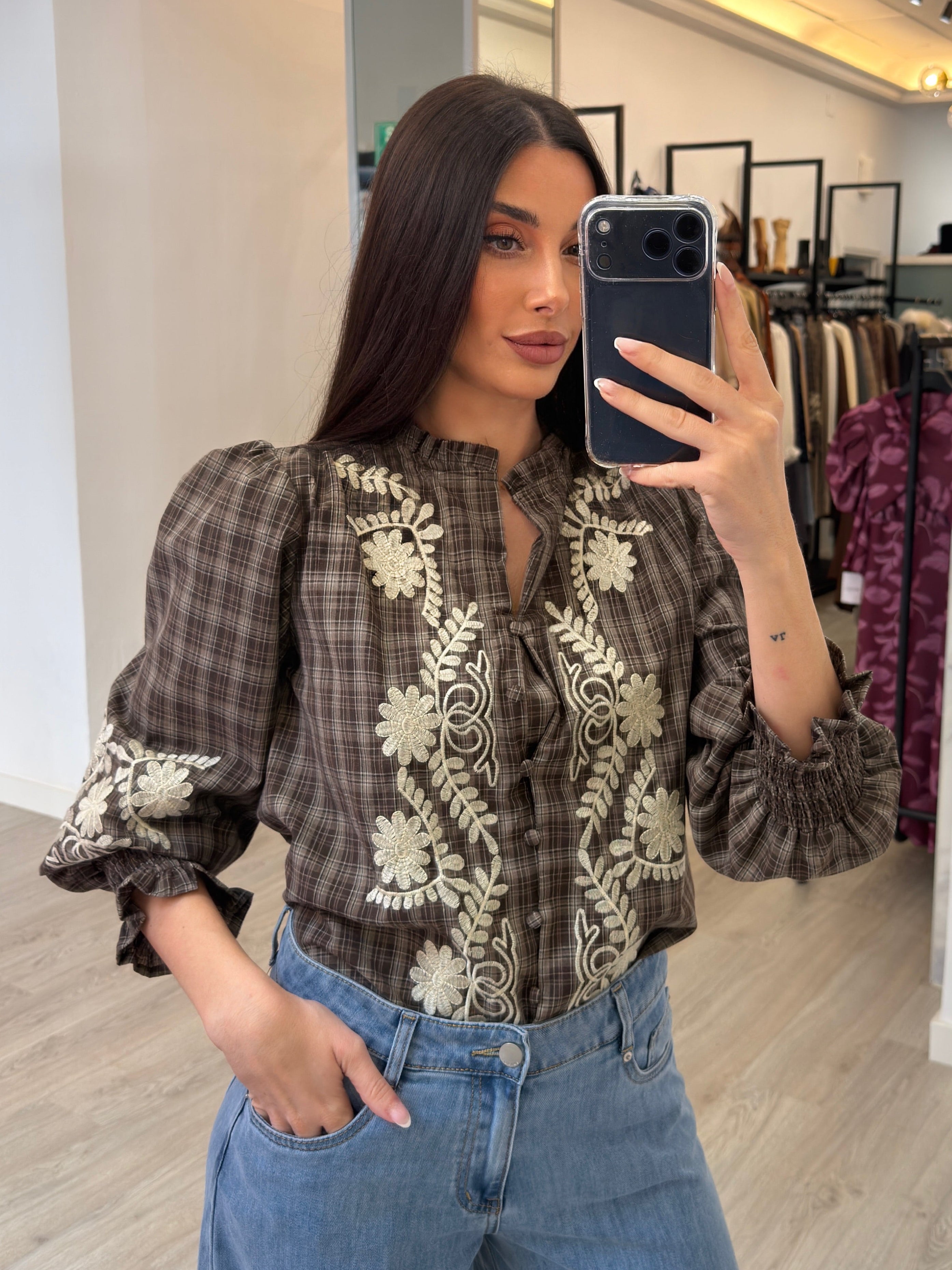 Camisa bordado fruncida