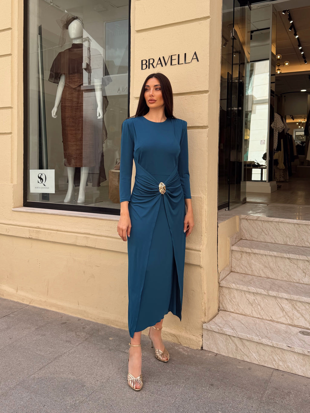 Vestido hombrera detalle