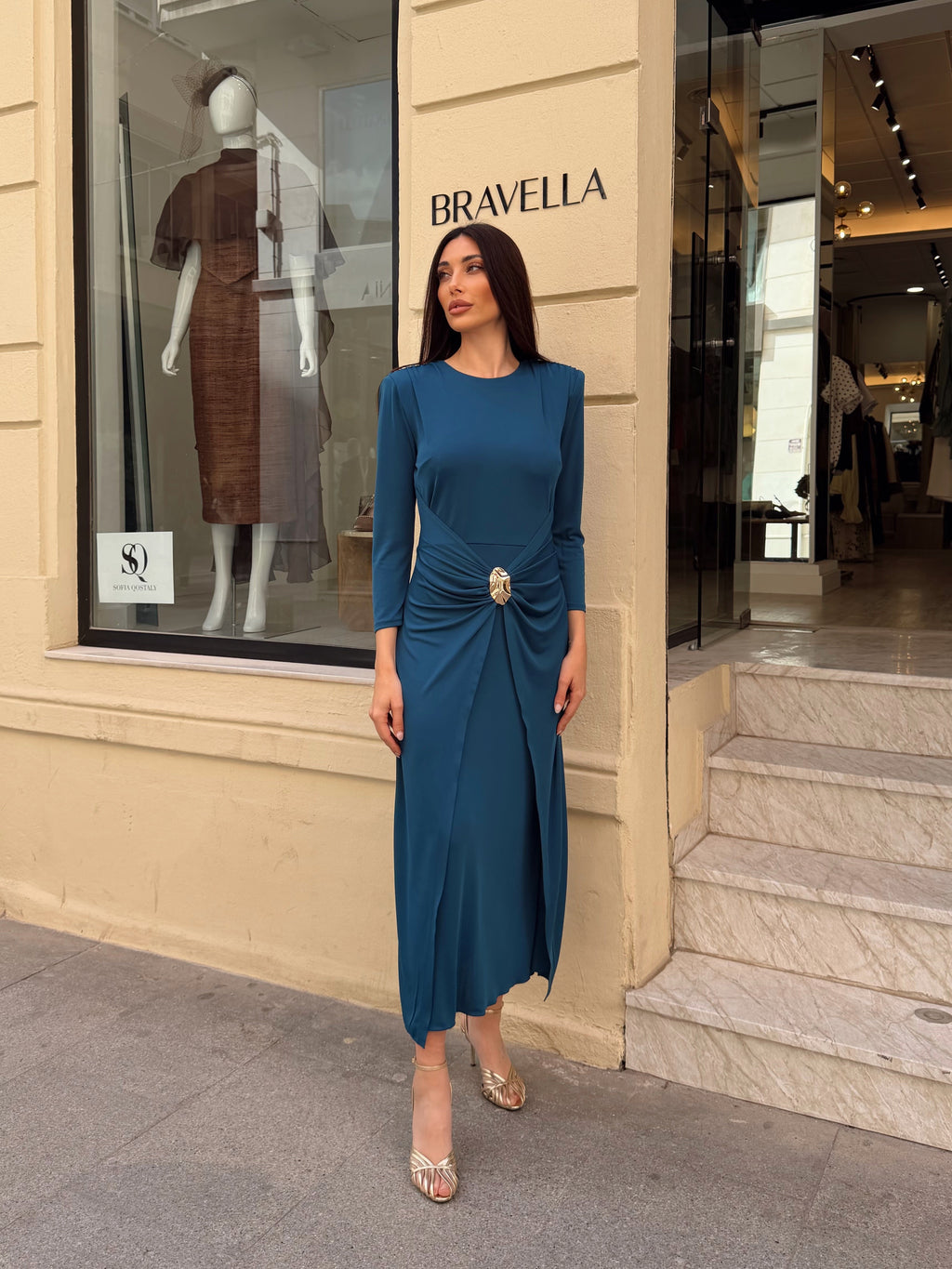 Vestido hombrera detalle